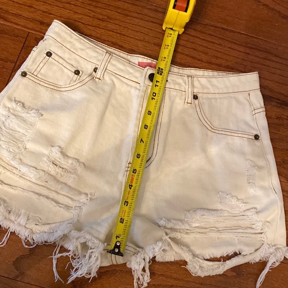Signature8 cream rugged denim high rise Shorts - size medium - Picture 6 of 8